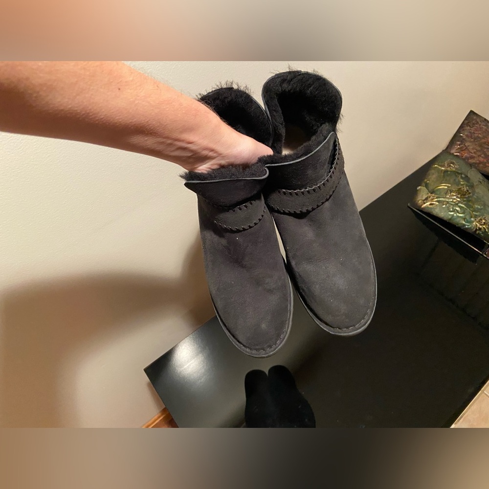 Ugg Boots Size 8.5 - Picture 9 of 11